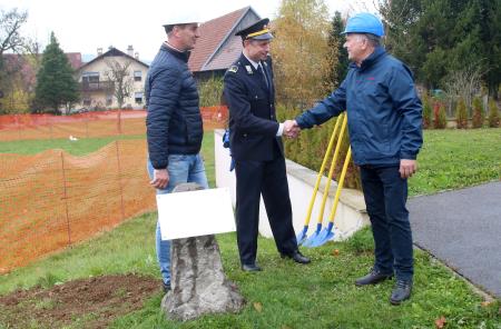 TEMELJNI KAMEN DOMA ZAŠČITE IN REŠEVANJA Z MEDGENERACIJSKIM CENTROM RAKEK 30 FOTO LJUBO VUKELIČ